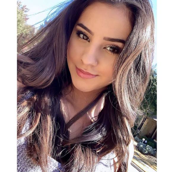 Poshmark profile picture for @gece